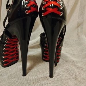 DELIGHT-660FHPleaser size 6